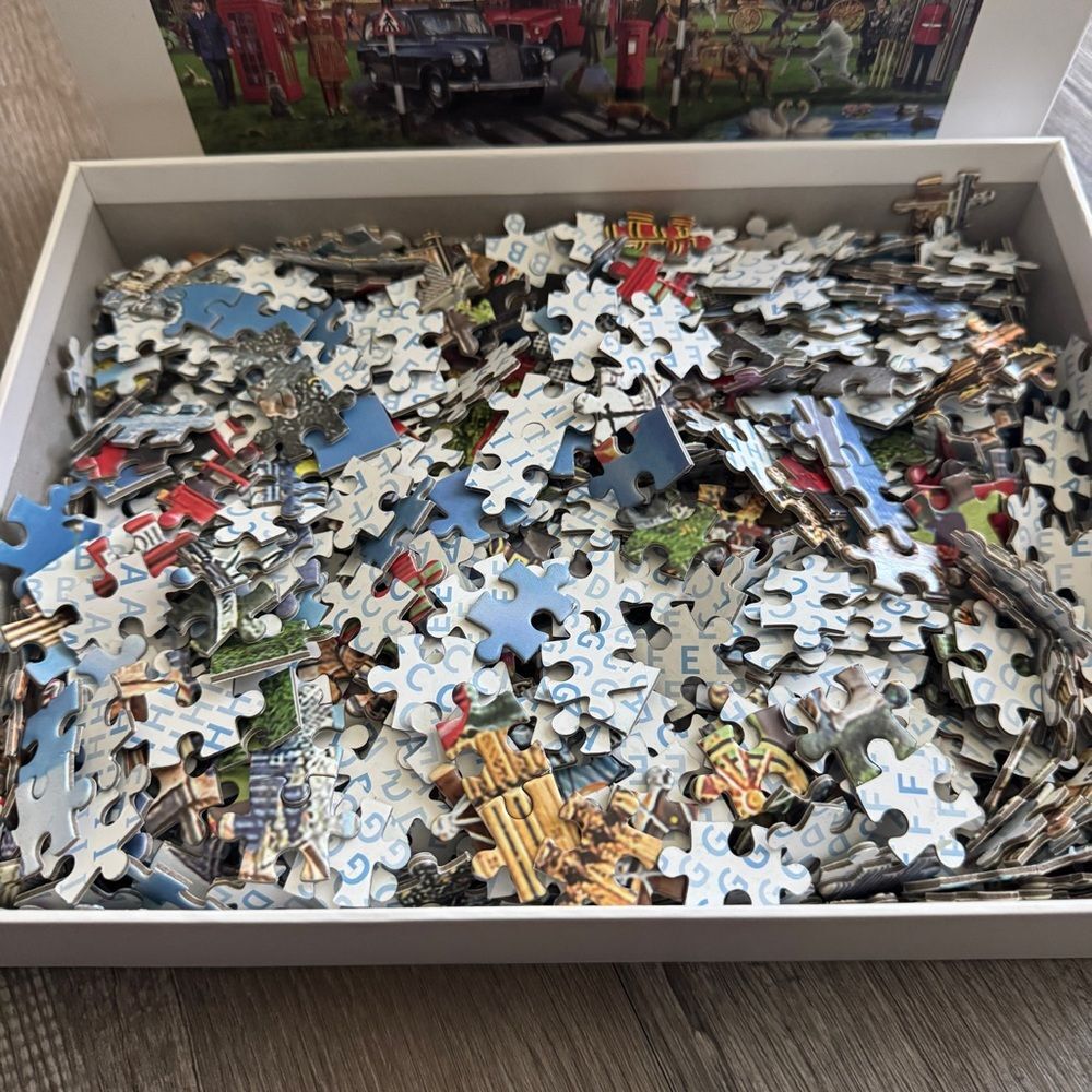 London Building Group 1000 Piece Puzzle - Picture 3 of 3